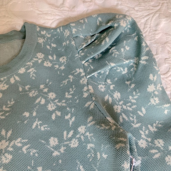 Kiss The Stars ⭐️ Puff Sleeve Floral Top - Picture 2 of 7